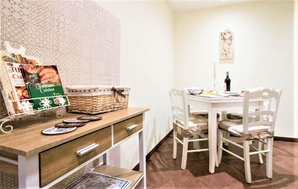 Charming Suite Cavour Heart Of Флоренция Экстерьер фото